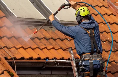 Démoussage et hydrofuge de toiture à Voulgézac